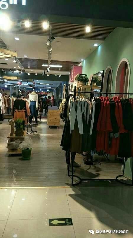 国内知名品牌邻家女孩十一佳节正式开业